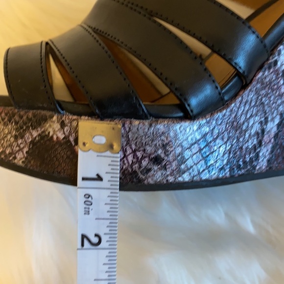 Kenneth Cole Reaction Platform Sandal - Picture 16 of 16